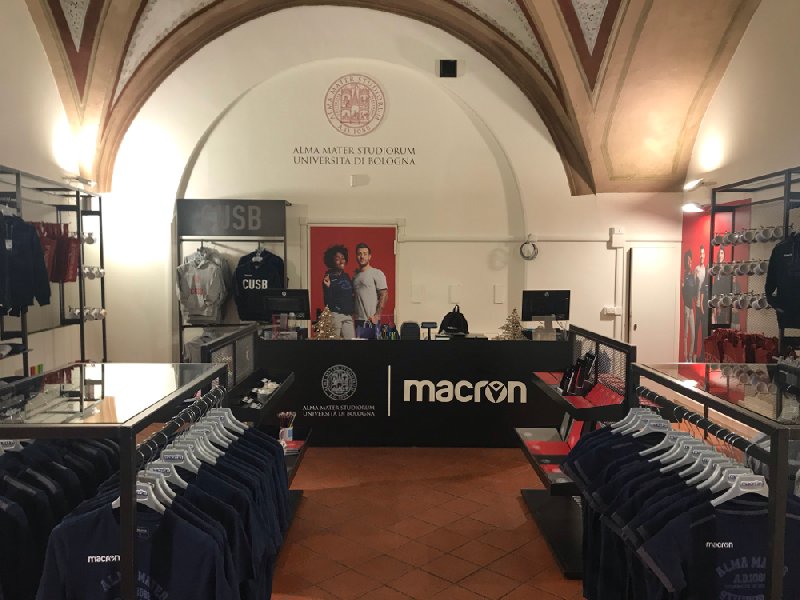 Macron, nato all'Alma Mater di Bologna un nuovo Unibo Store